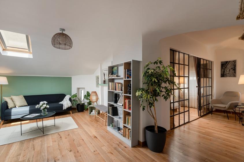 Apartament cu 3 camere semidecomandat, mobilat în Ultracentral