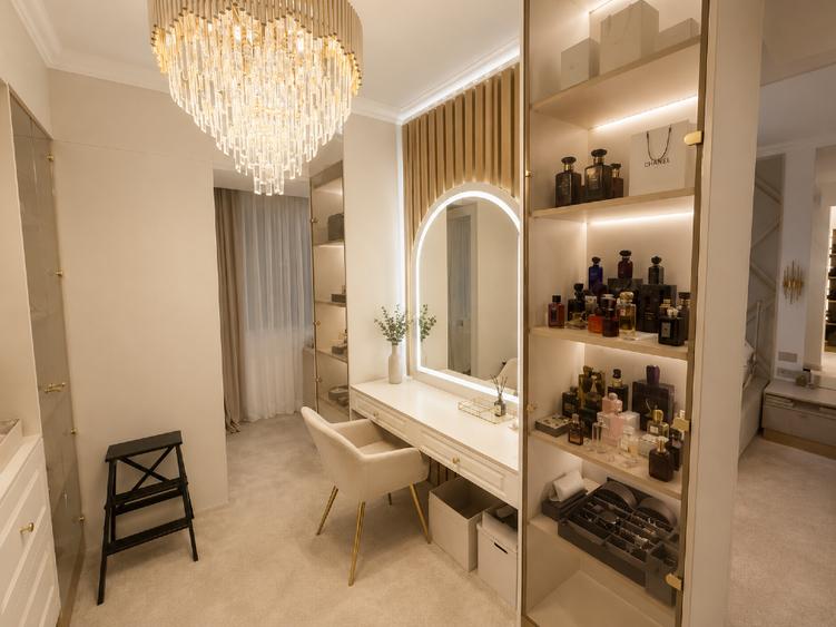 Apartament cu 3 camere decomandat, mobilat în Central