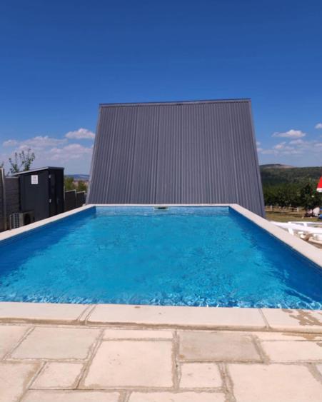 Casă cu 6 camere cu Piscina în Cordău