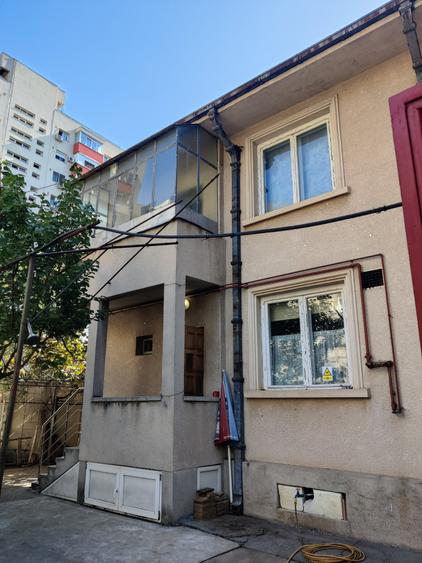 Casă individuală cu 6 camere cu Canalizare în Brâncoveanu