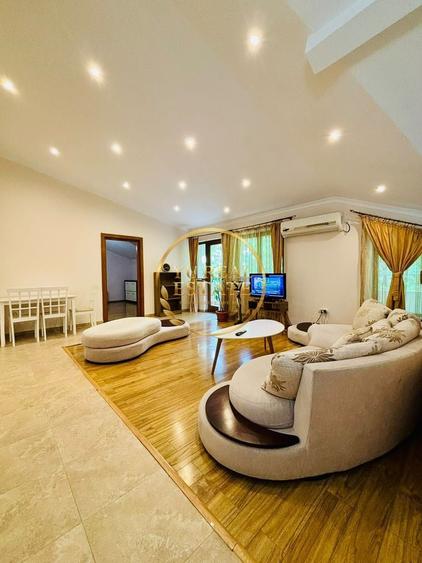 Apartament cu 4 camere decomandat în Trocadero