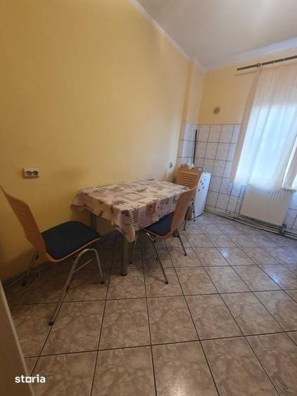 Garsonieră decomandată în Tolstoi