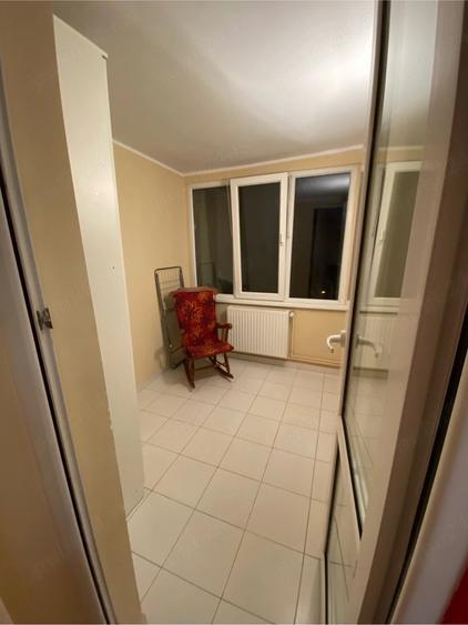 Apartament cu 3 camere semidecomandat în Colentina