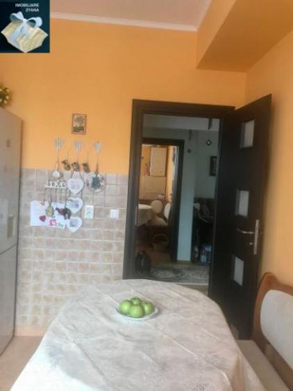 Apartament cu 3 camere decomandat în Dămăroaia