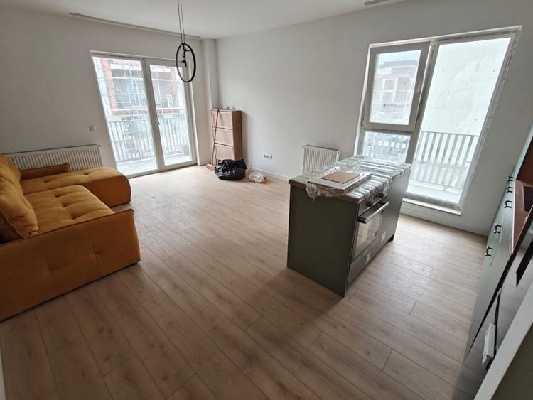 Apartament cu 3 camere semidecomandat în Florești