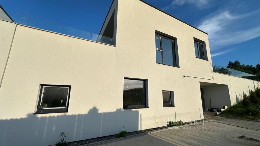 Duplex cu 4 camere cu Canalizare în Feleacu