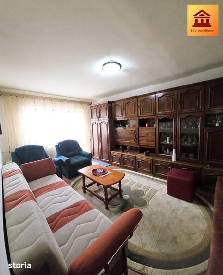 Apartament cu 3 camere decomandat în Intim