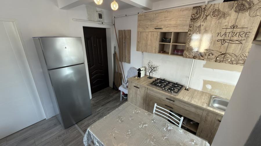 Apartament cu 3 camere semidecomandat, mobilat în Blaj