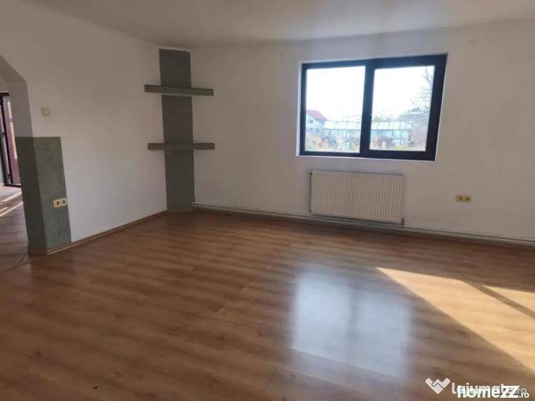 Casă cu 5 camere cu Teren 1600 Mp în Central