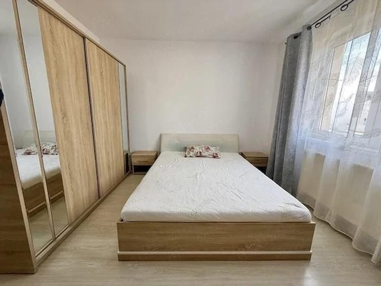 Apartament cu 2 camere decomandat în Tractorul
