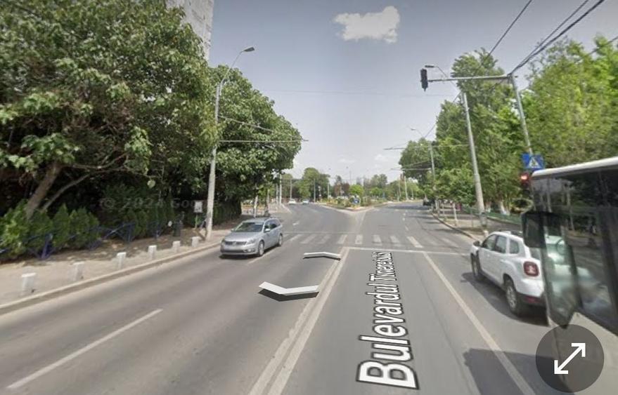 Apartament cu 4 camere semidecomandat în Tineretului