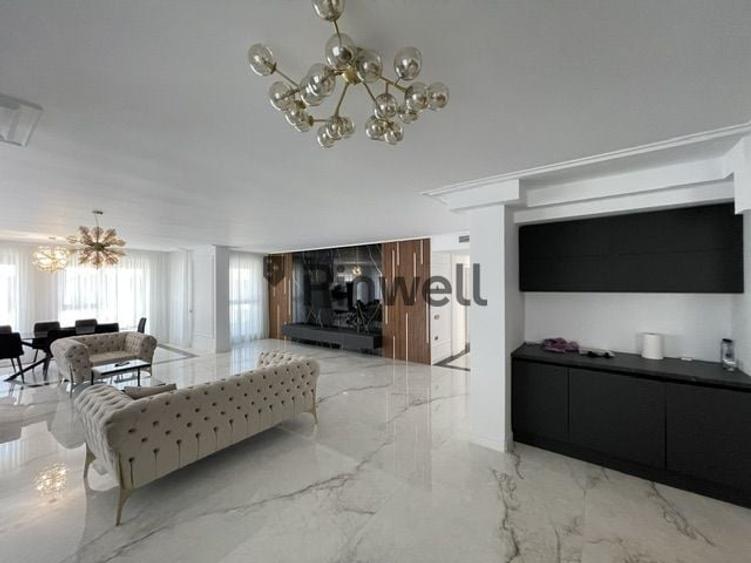 Penthouse cu 5 camere decomandat, mobilat în Central