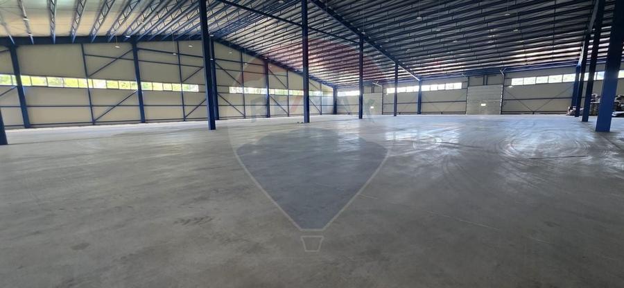 Spațiu industrial, de 9,618 mp, în Central