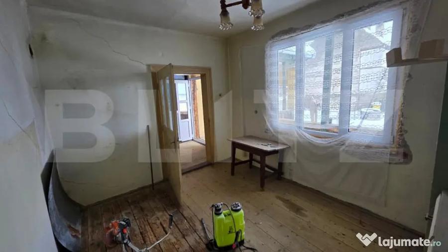 Casă cu 2 camere cu Teren 3200 Mp în Central