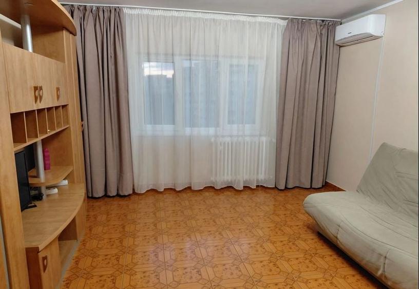 Apartament cu 3 camere decomandat, mobilat în Nerva Traian