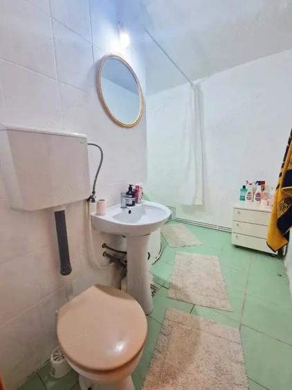 Apartament cu 4 camere decomandat, mobilat în Central