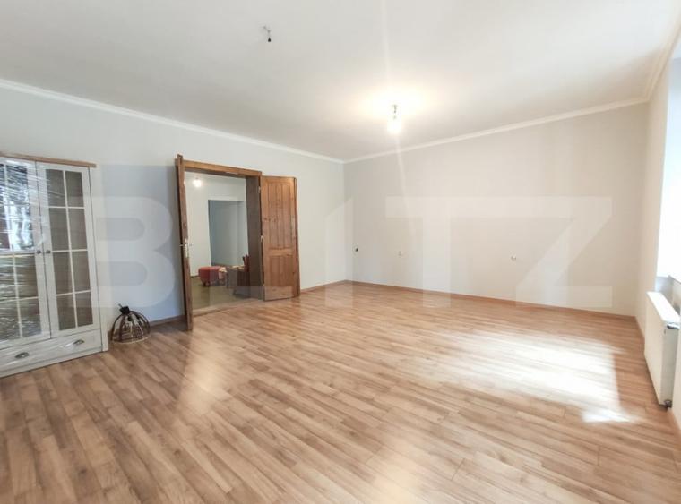 Casă cu 5 camere cu Teren 598 Mp în Central