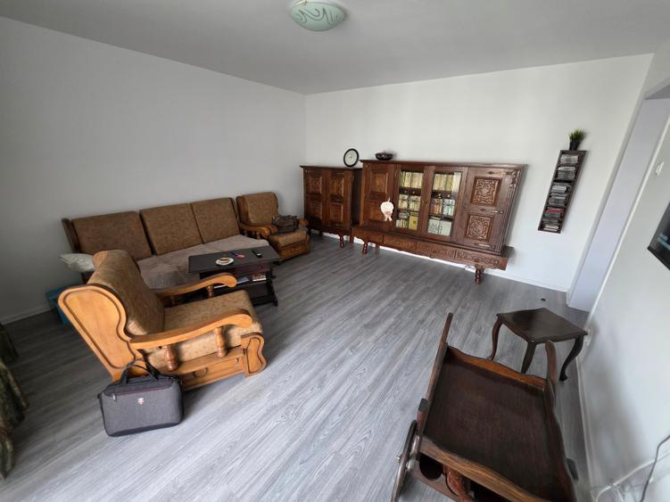 Apartament cu 2 camere decomandat în Decebal