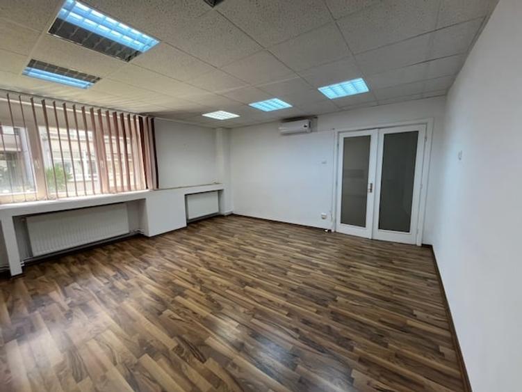 Apartament cu 2 camere semidecomandat în Calea Victoriei