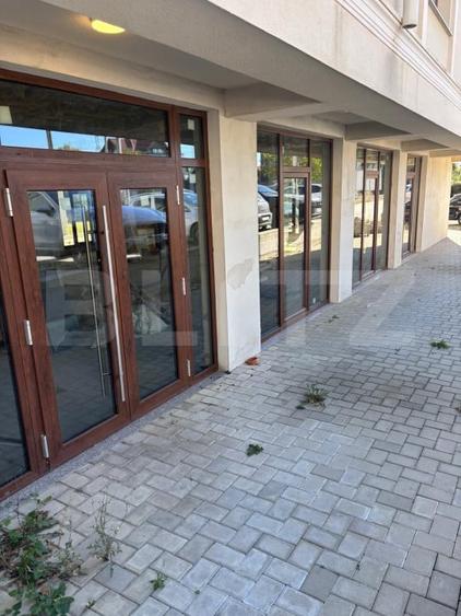 Spațiu comercial, de 500 mp, în Periferie
