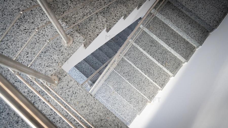 Casă individuală cu 8 camere cu Canalizare în Timpuri Noi