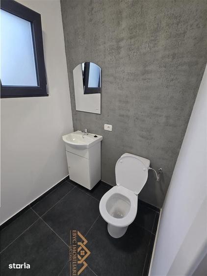 Spațiu comercial, de 30 mp, în Șcheia