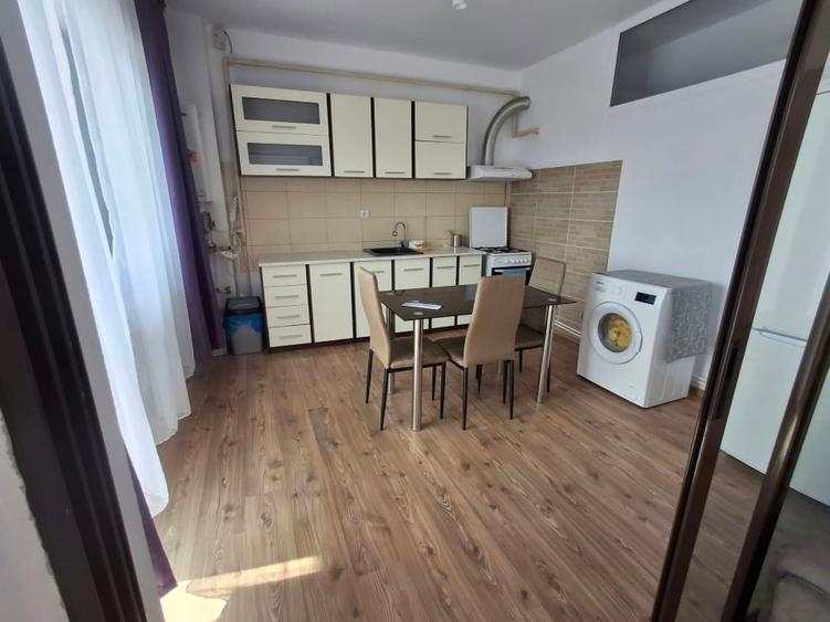 Apartament cu 2 camere decomandat, mobilat în Central