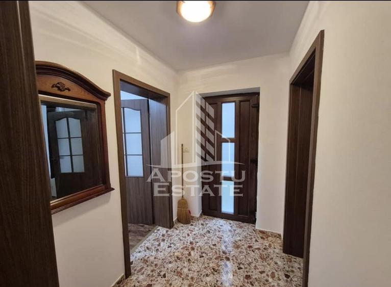 Apartament cu 2 camere semidecomandat, mobilat în Traian