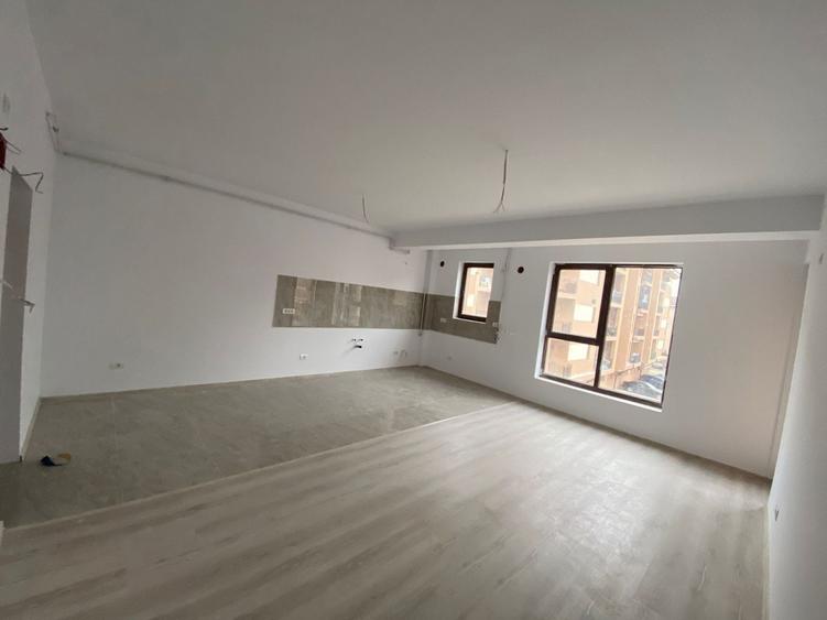 Apartament cu 2 camere semidecomandat în Girocului