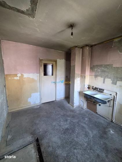 Apartament cu 3 camere decomandat în Narcisa