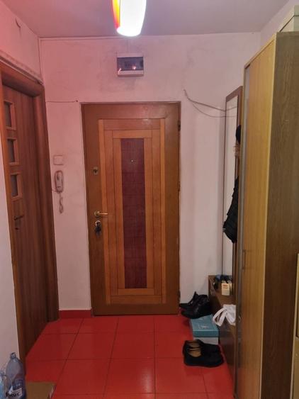 Apartament cu 3 camere decomandat, mobilat în Valea Ialomiței