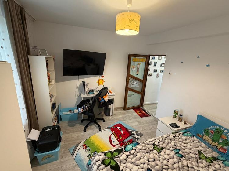 Apartament cu 2 camere semidecomandat, mobilat în Semicentral