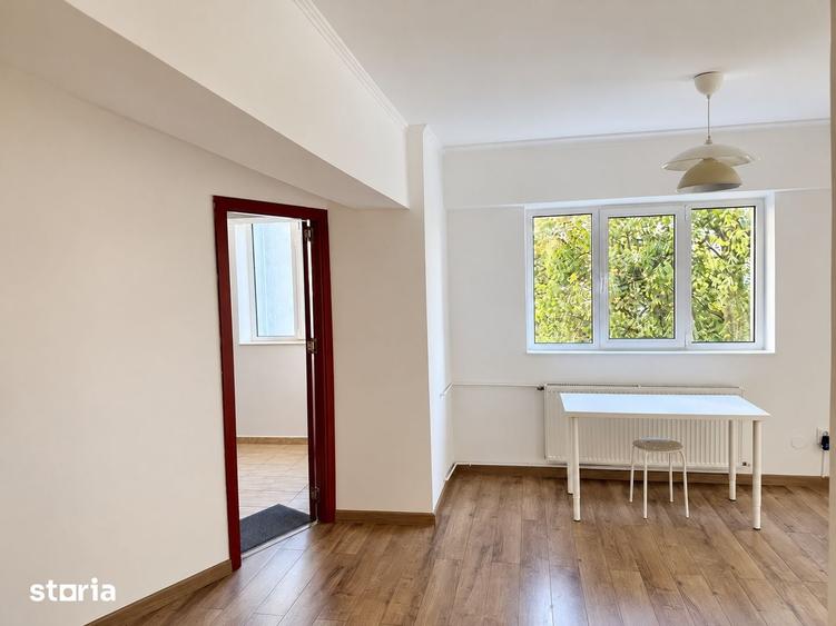 Apartament cu 4 camere semidecomandat în Moșilor