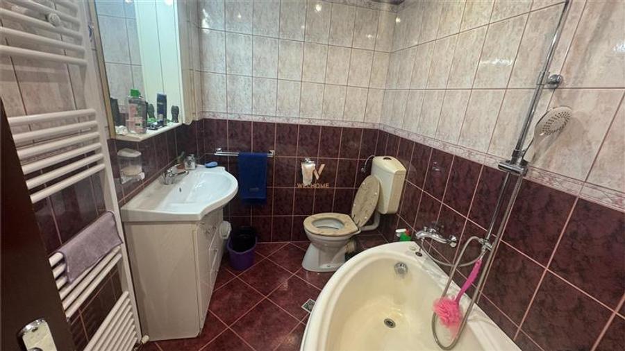 Apartament cu 4 camere decomandat în Valea Aurie