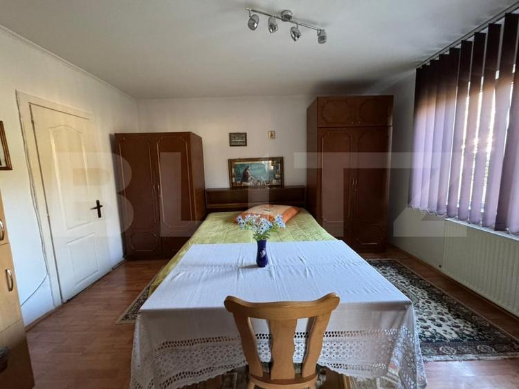 Casă individuală cu 6 camere cu Garaj în Șoimuș