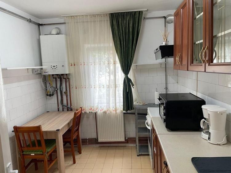 Apartament cu 2 camere semidecomandat în Soarelui