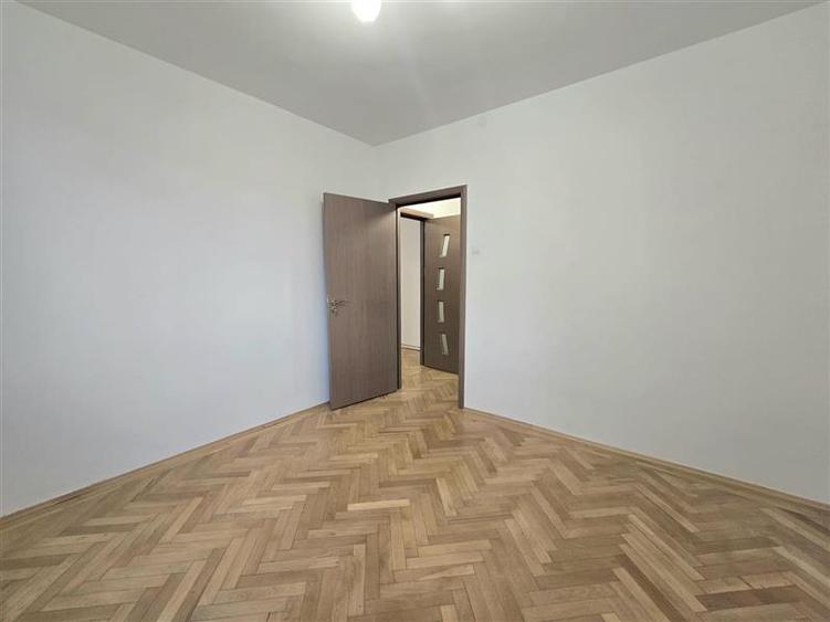 Apartament cu 2 camere semidecomandat în 1 Mai