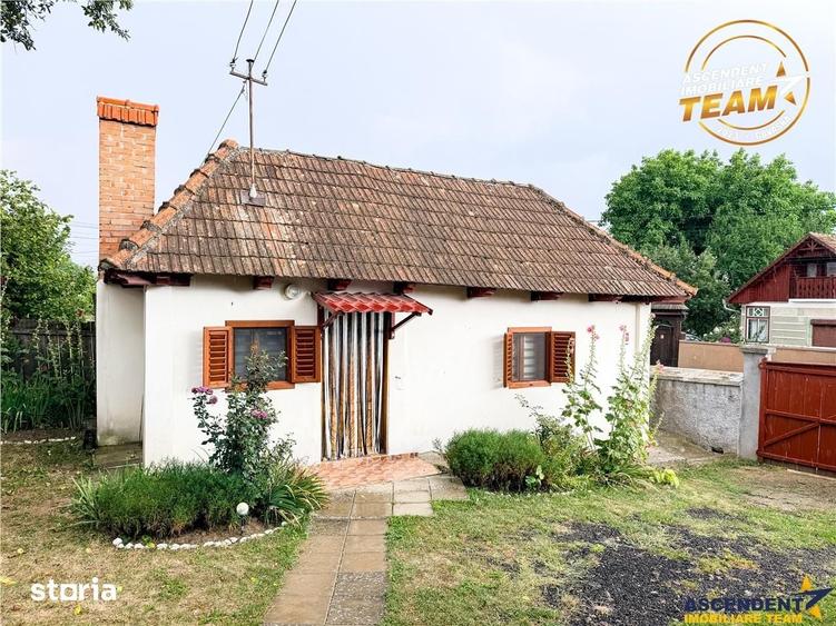 Casă cu 4 camere cu Teren 1315 Mp în Cernat