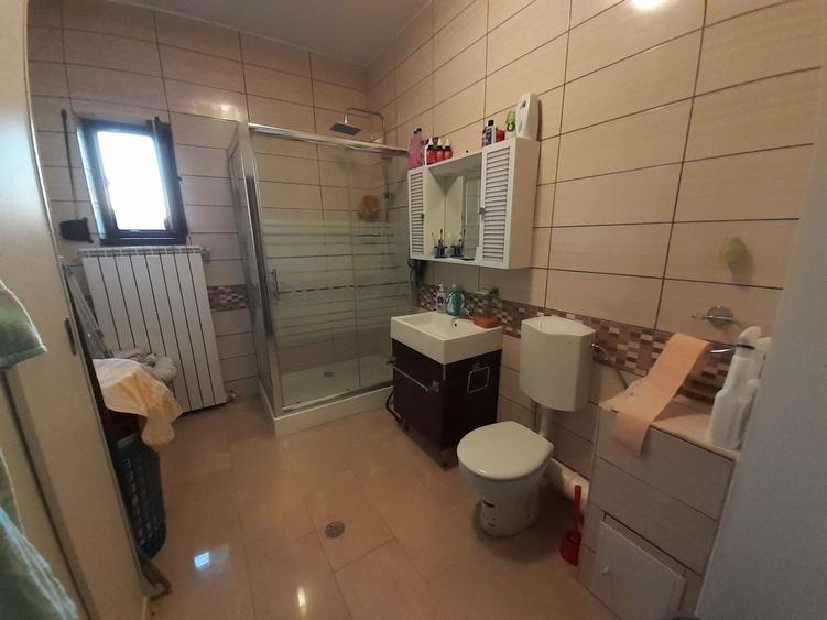 Casă individuală cu 6 camere cu Canalizare în Săftica