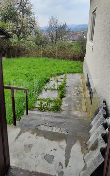 Casă cu Teren 1755 Mp în Malu cu Flori