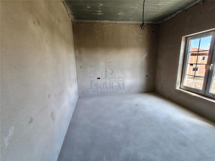 Duplex cu 4 camere cu Canalizare în Moșnița Nouă