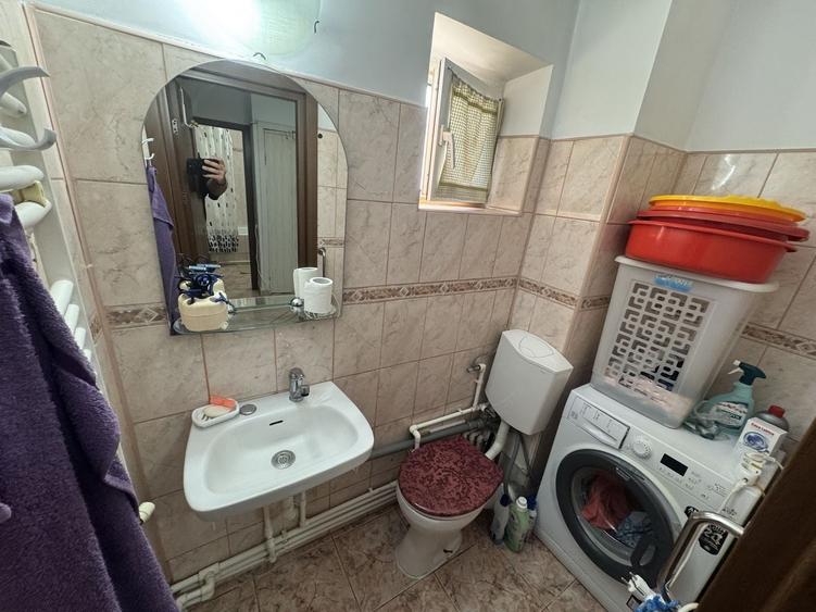 Apartament cu 3 camere decomandat, mobilat în Delfinariu