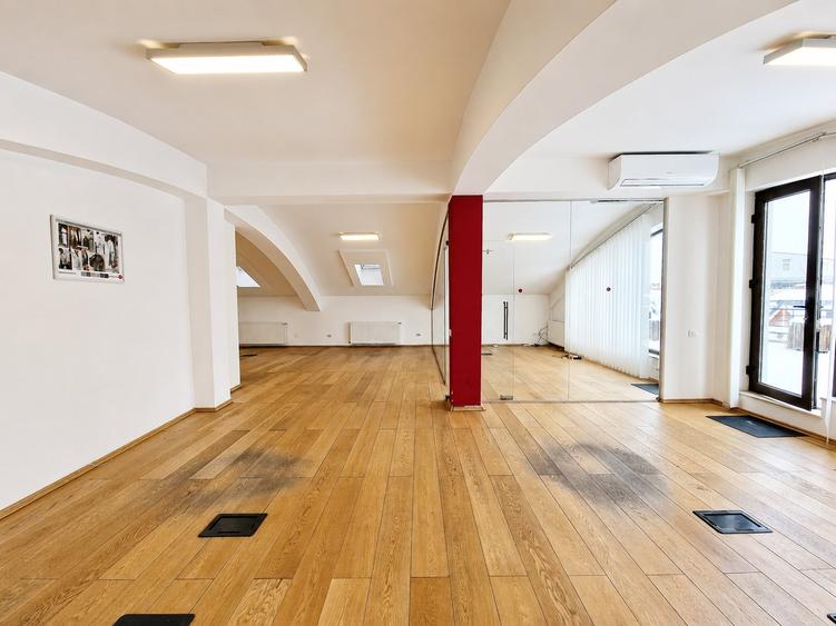 Apartament cu 4 camere decomandat în Cotroceni