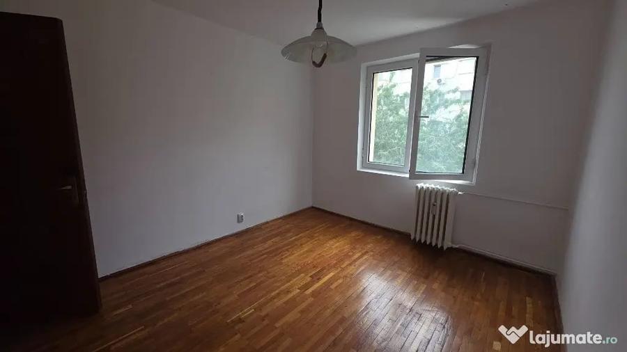 Apartament cu 2 camere decomandat în Titan