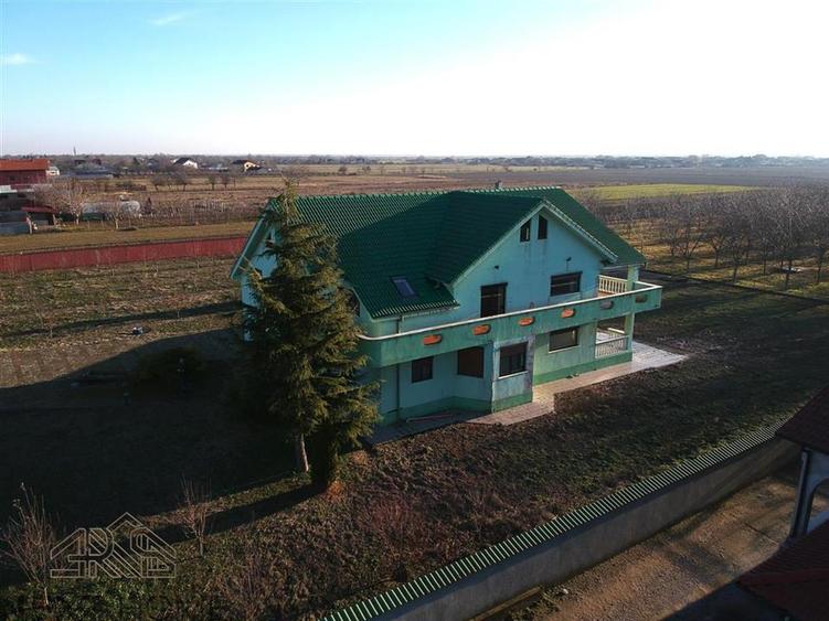 Casă cu 6 camere cu Teren 13486 Mp în Boțârlău