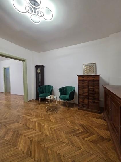 Apartament cu 3 camere semidecomandat în Polonă