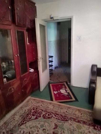 Apartament cu 3 camere semidecomandat în Micro 14