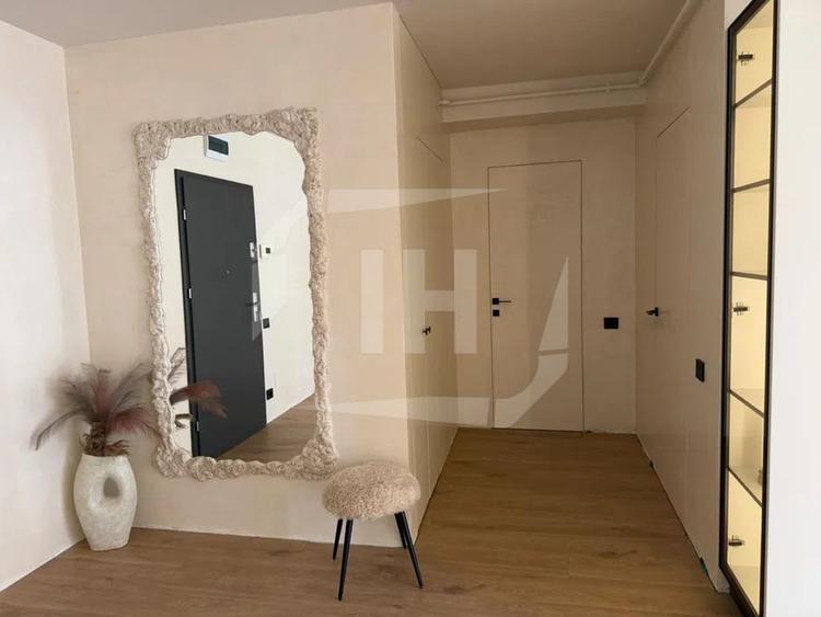 Apartament cu 2 camere semidecomandat, mobilat în Central