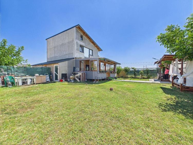 Casă individuală cu 4 camere cu Canalizare în Crevedia