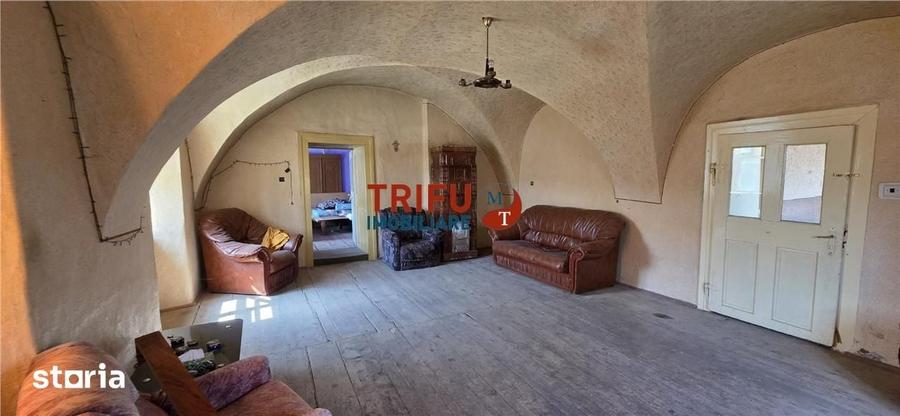Casă cu 4 camere cu Teren 5000 Mp în Cricău